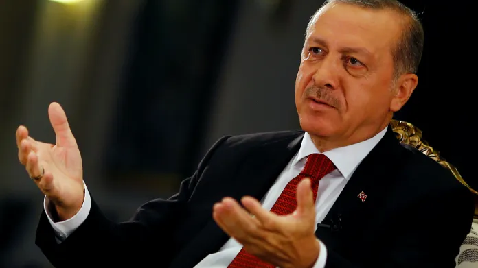 Recep Tayyip Erdogan odpovídá novinářům agentury Reuters