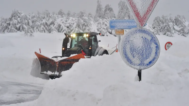 Silnice z Božího Daru na Klínovec