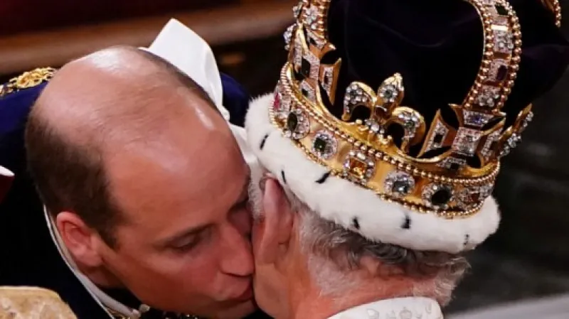 Princ William líbá při korunovaci svého otce,  Autor: Yui Mok,  Zdroj: Reuters