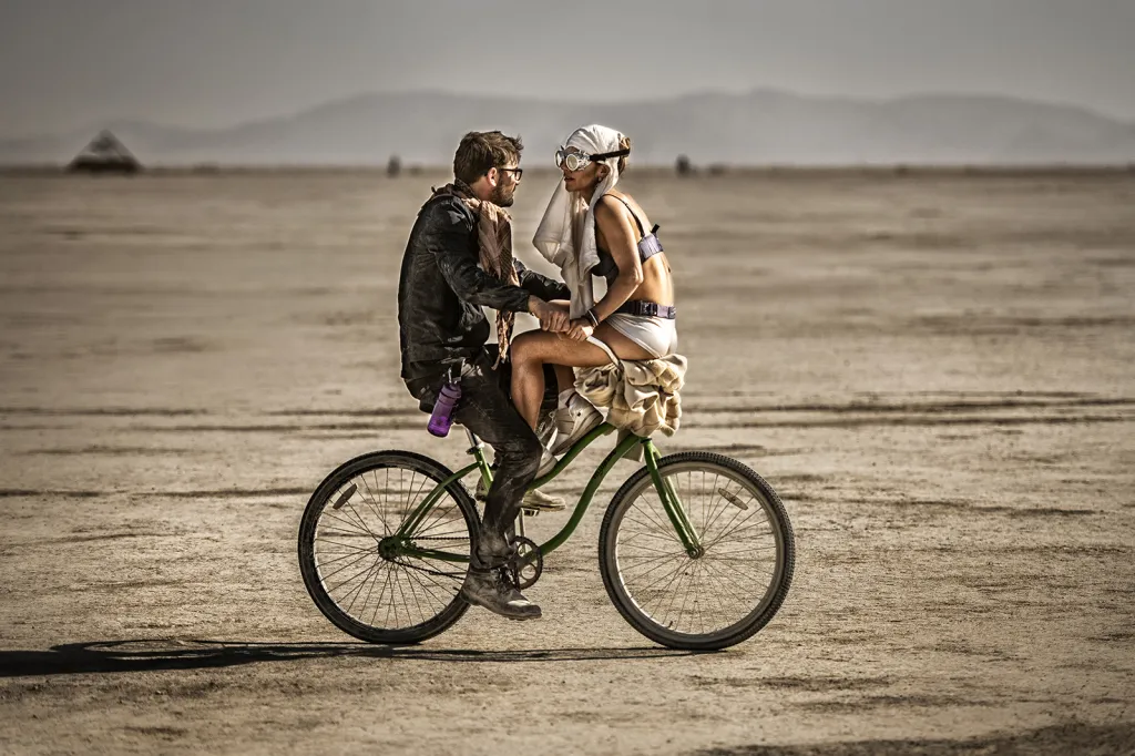 Nominace na vítěznou sérii Czech Press Photo 2018 (Životní styl): Dust&Light the Burning Man Collection