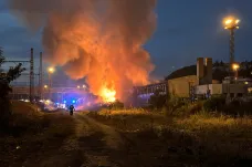 Hasiči zasahovali u požáru budovy na Smíchovském nádraží. Jedenáct lidí museli evakuovat
