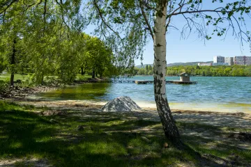 Jedinečné Kamencové jezero vysychá. Chomutov do něj proto přečerpá vodu