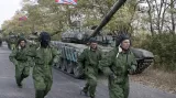 V Donbasu pokračuje stahování těžké techniky