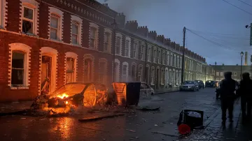 Zapálená auta v severoirském Belfastu