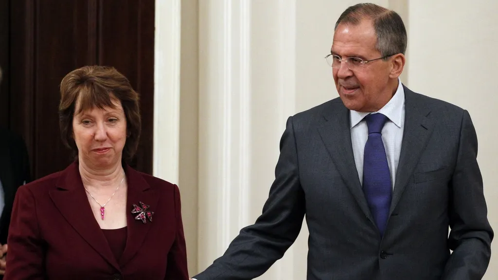 Catherine Ashtonová a Sergej Lavrov
