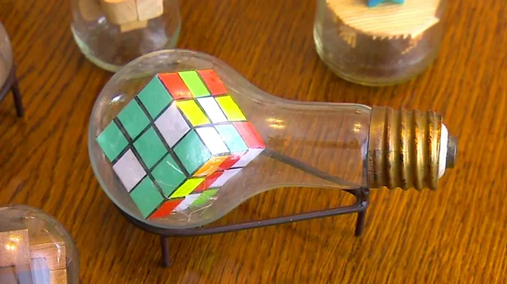 Rubikova kostka v žárovce