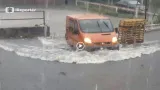 iReportér Tomáš Kraus: Voda zatopila parkoviště v Praze-Zbraslavi