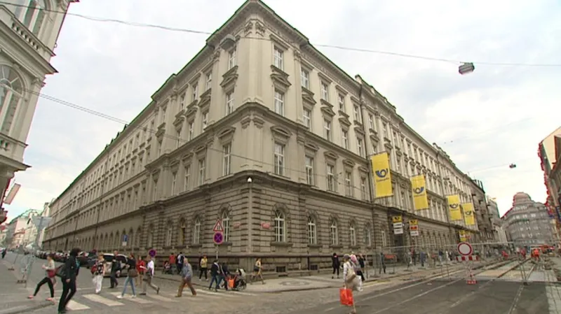 Poštovní budova na rohu Jindřišské a Politických věznů