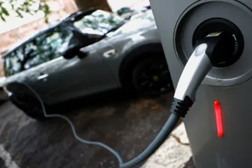 Šest zemí včetně Česka vyzývá EU k zachování hybridních aut po roce 2035