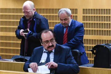 Bývalý ředitel Vojenské zdravotní pojišťovny dostal za ovlivňování zakázek tříletou podmínku