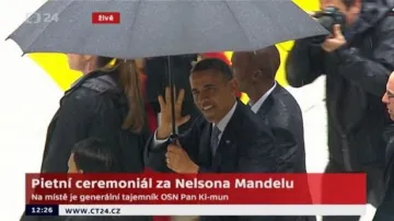 Barack Obama si v JAR potřásl rukou s Raúlem Castrem