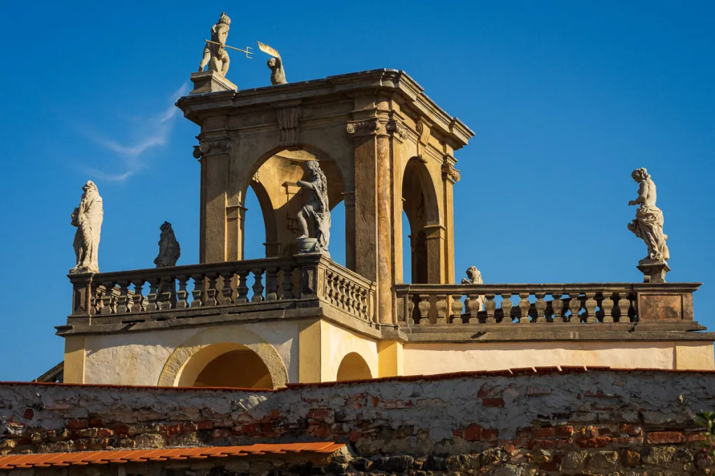 V kategorii Rekonstrukce zvítězilo restaurování glorietu v Růžové zahradě na zámku Děčín, jehož autory jsou Tomáš Efler, Václav Girsa, Miloslav Hanzl, Jana Strnadová a Jaroslav Svěrek