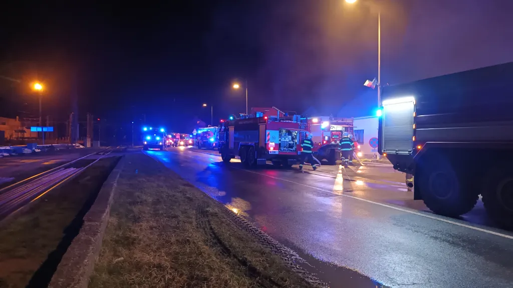Zásah hasičů u požáru v Čelákovicích