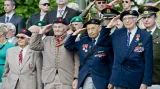 Ceremoniálu na pražském Vítkově se zúčastnili i váleční veteráni