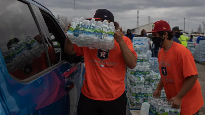 Kvůli mrazům obyvatelé Texasu neměli přístup k pitné vodě