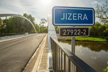 Mnichovo Hradiště hledá novou firmu, která dostaví lávku přes Jizeru. Původní je v insolvenci