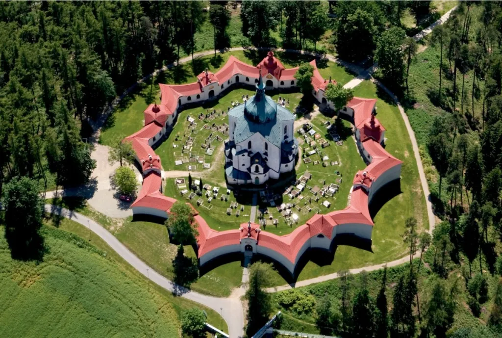 „Santiniho Zelená hora je báseň, zatímco stavby dvacátého století jsou jenom slogany,“ prohlásil znalec architektova díla Mojmír Horyna