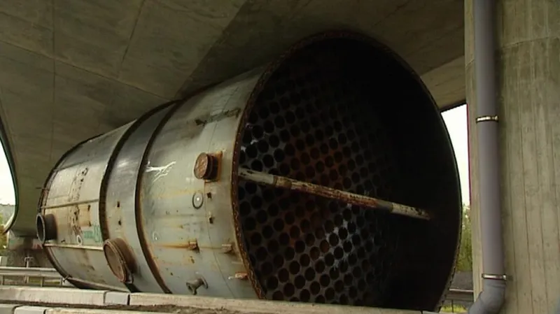 Kamion s nadměrným nákladem havaroval na dálnici D1.