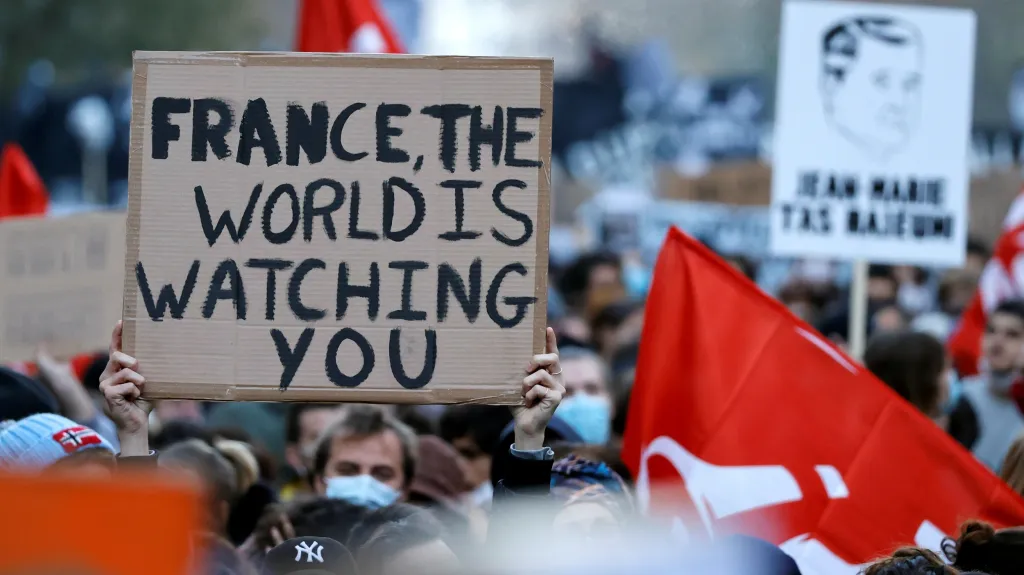 Demonstrace proti bezpečnostnímu zákonu ve Francii