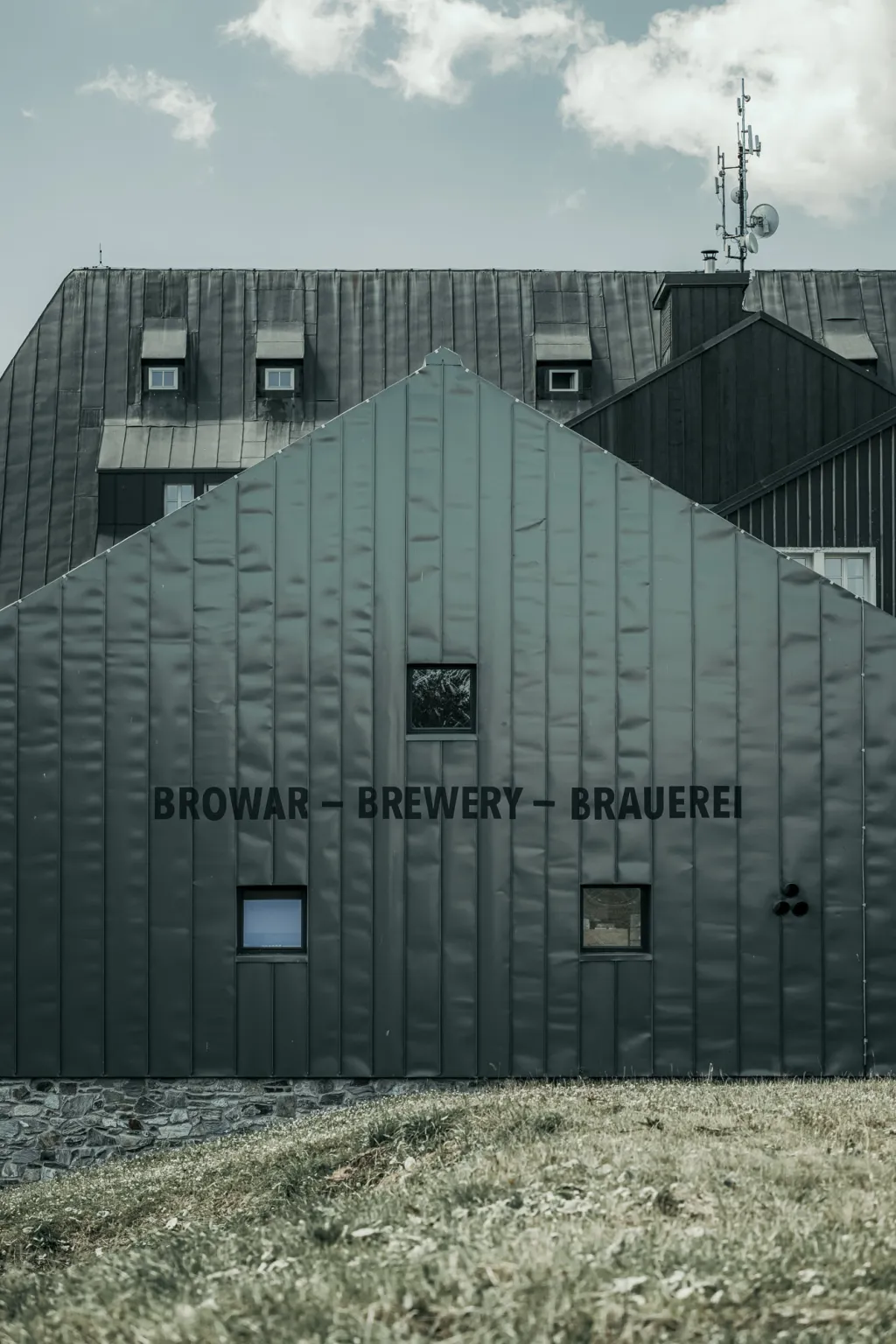 Citlivá proměna pivovaru Trautenberk proběhla v režii architektonického ateliéru ADR. Pivovar se nachází v Horní Malé Úpě na Trutnovsku