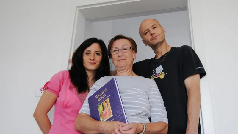 Dohnalovi čtou dětem