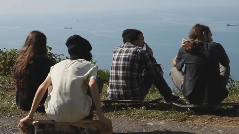 Když se země zdá lehká (režie Salome Machaidze, Tamuna Karumidze a David Meskhi)