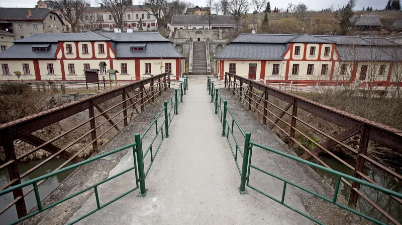 Domy na nábřeží v obci Kuks po rekonstrukci