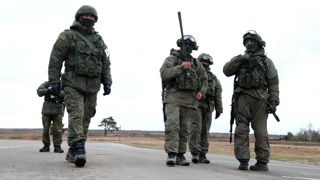 Cvičení běloruských a ruských vojáků v únoru 2022