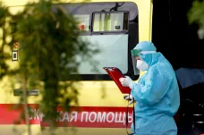 Pandemie ve světě: Počet nakažených v Rusku dál stoupá. Hypotéza o wuchanském původu covidu zůstává otevřená, připustilo WHO