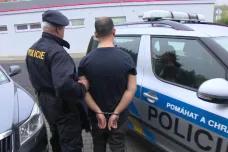 Karlovarská policie zatkla prodejce cigaret, kteří obchodovali na cizí oprávnění