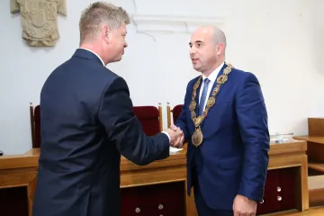 Ustavující zastupitelstva v Plzni a Liberci zvolila primátory a radní. Vedení má i Kladno