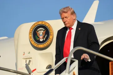 Pokud Taliban nevrátí USA základnu, stane se něco zlého, hrozí Trump