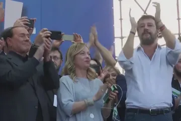 Salvini ztrácí popularitu. Proto před volbami opět sází na migrační kartu