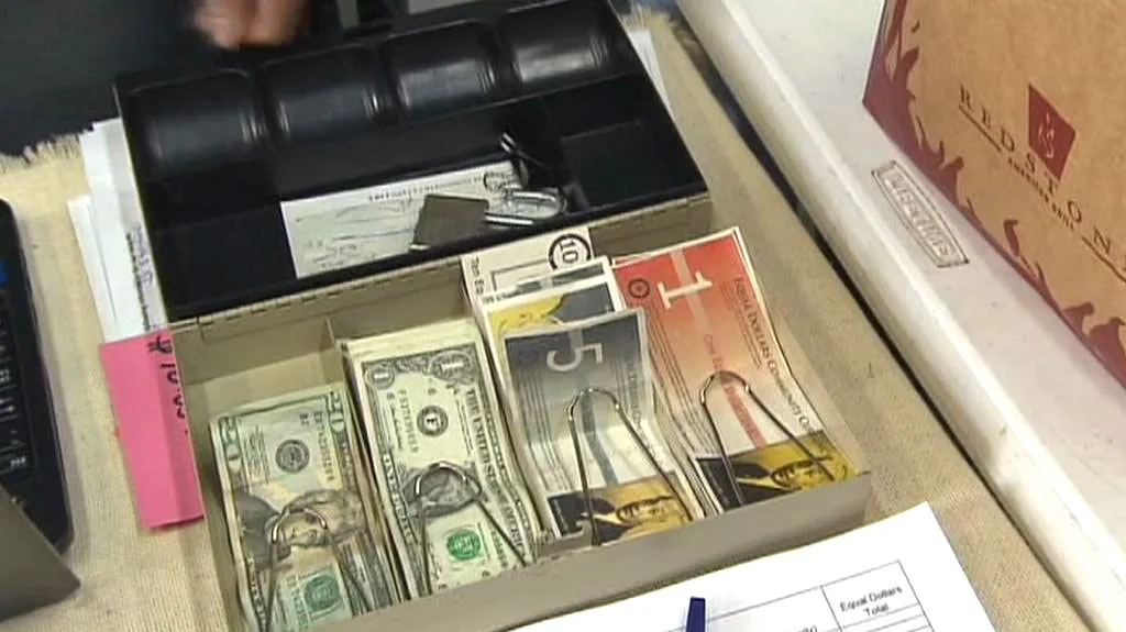 Dolary vedle "rovných dolarů"