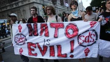 Protesty proti summitu NATO