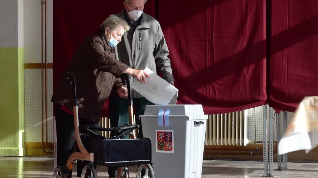 Lidé volili druhý den voleb do sněmovny v Tovačově na Přerovsku