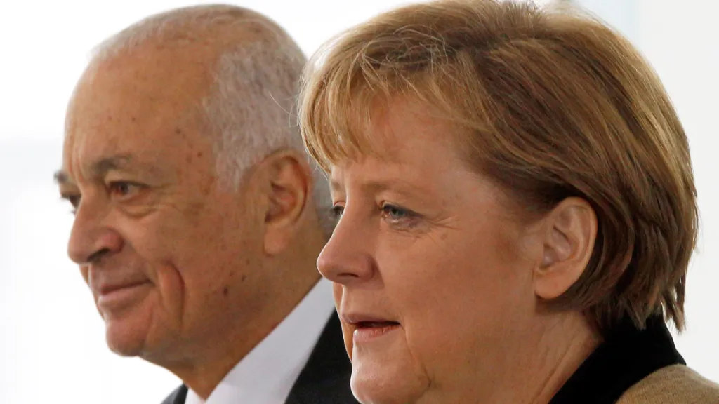 Nabíl Arabí a Angela Merkelová