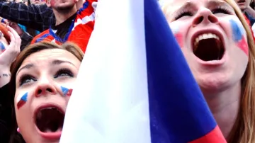 Fanynky prožívají zápas české reprezentace