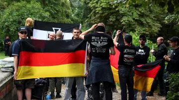 Německá mládež na protestu na podporu krajní pravice