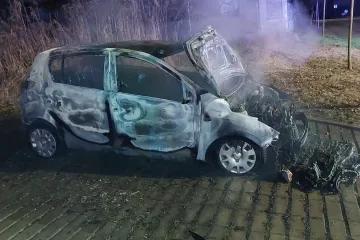 Žháři zapálili auto obecnímu zastupiteli. Okolnosti popsali Reportéři ČT