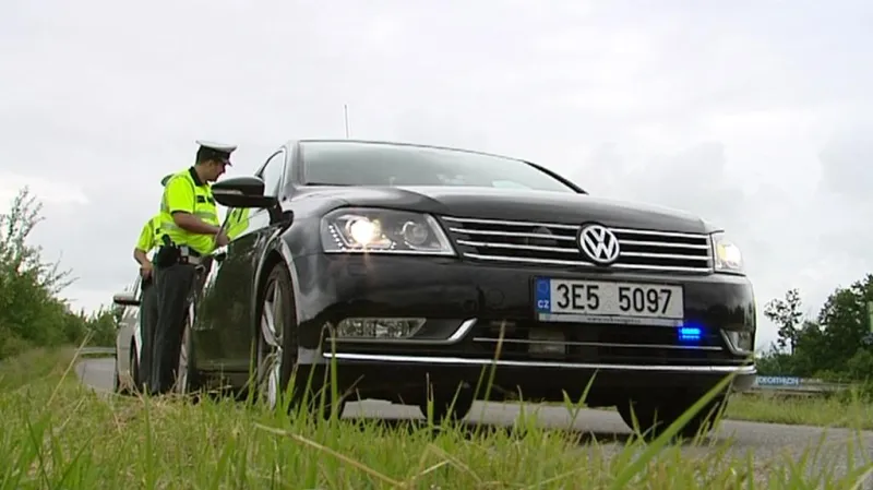 Policejní passat při kontrolách řidičů