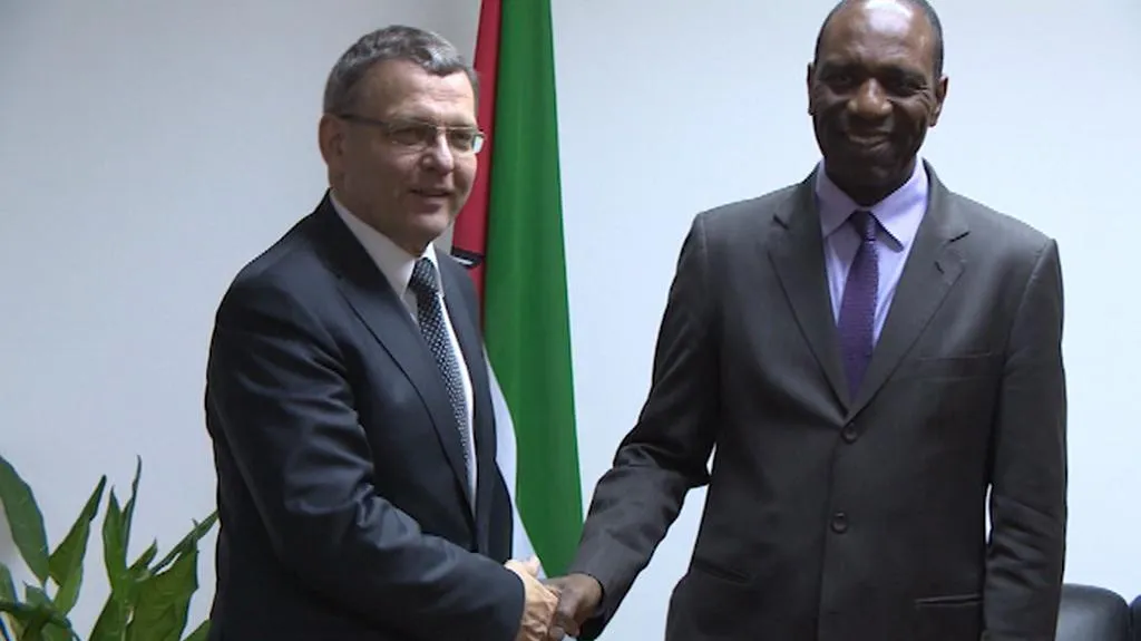 Lubomír Zaorálek při návštěvě Mozambiku