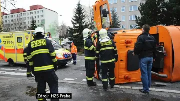 Havárie popelářského vozu v Praze