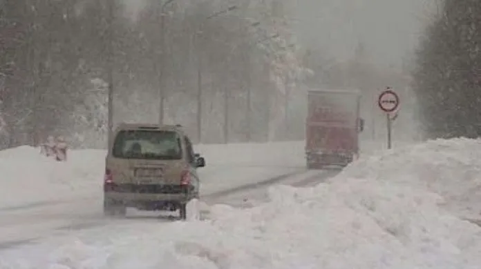 Běžné zimní počasí: dopravní kolaps