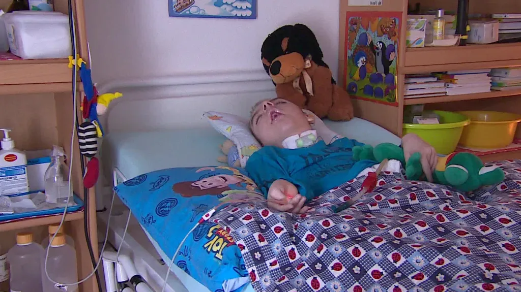 Matěj Kocián upadl po operaci mandlí do kómatu