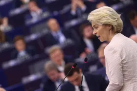 Europoslanci budou hlasovat o nedůvěře EK