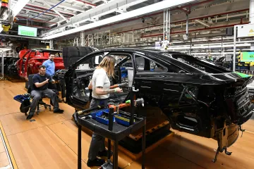 Škoda Auto loni zvýšila provozní zisk, Volkswagenu naopak klesl