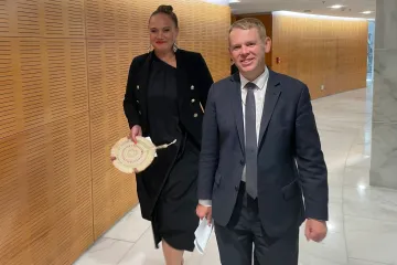 Premiérem Nového Zélandu bude Hipkins, exministr pro boj s covidem