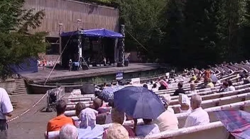 Karlovarské letní kino se po 11 letech dočkalo oživení.