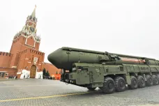 Riziko jaderného konfliktu vzrostlo, Kreml ale zatím jen zastrašuje, míní odborník